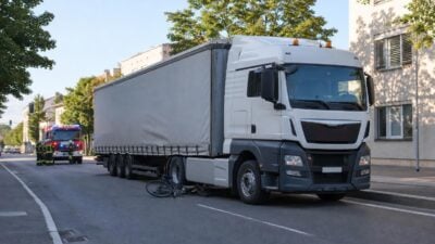 Verkehrsunfall zwischen Lkw und Radfahrer auf Villacher Straße