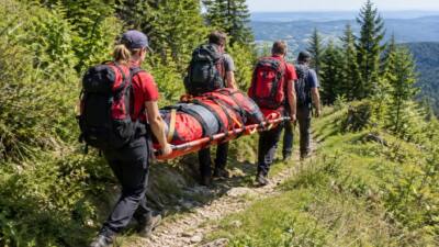 Verletzte 79-Jährige im Böhmerwald mit Bergetrage geborgen