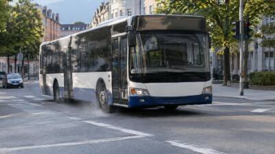 Vier Busfahrgäste in Innsbruck nach Vollbremsung verletzt