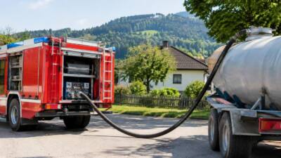 Wassertransport der Feuerwehr in Falkenstein