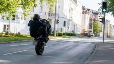Wheelie in Villach: Führerschein vorläufig abgenommen