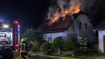Wohnhausbrand in Hofstetten erreicht den Dachstuhl
