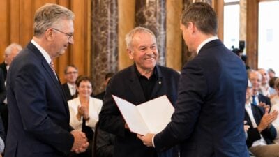 Wolfgang Puck in Klagenfurt zum Weltösterreicher 2026 geehrt