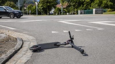 Zehnjähriger E-Scooter-Fahrer nach Fahrerflucht in Rankweil verletzt