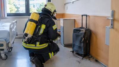 Zigarette setzt Koffer in Krankenzimmer in Brand im Bezirk Vöcklabruck
