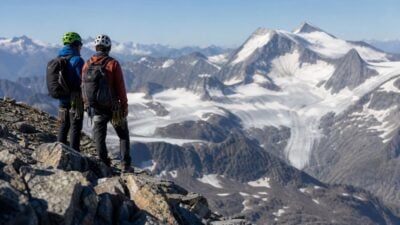 Zwei Bergsteiger am Hohen Sonnblick zum Zittelhaus gebracht