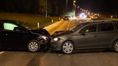 Zwei Frauen bei Pkw-Kollision in Wörgl leicht verletzt