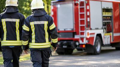 Zwei Menschen bei Pkw-Frontalunfall in Pöchlarn verletzt