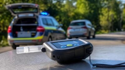 Zwei Pkw kollidieren beim Abbiegen in Hohenems