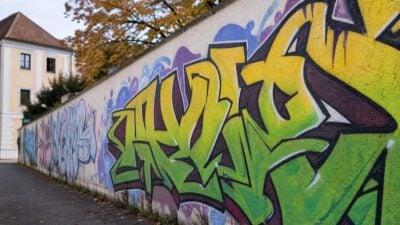 Zwei Tatverdächtige nach Vandalismus in Friesach ermittelt