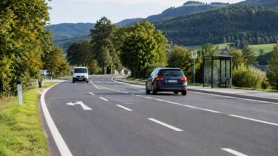 B 31 in Gstadt auf rund 1,3 Kilometern verbreitert