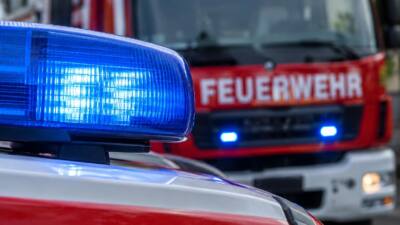 BMW landet nach Schleudern in Alkoven im Straßengraben