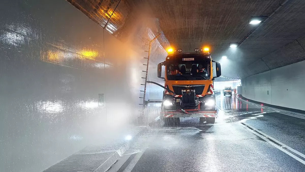 Straßenmeistereien schließen Herbstwartung in Tirols Tunneln ab