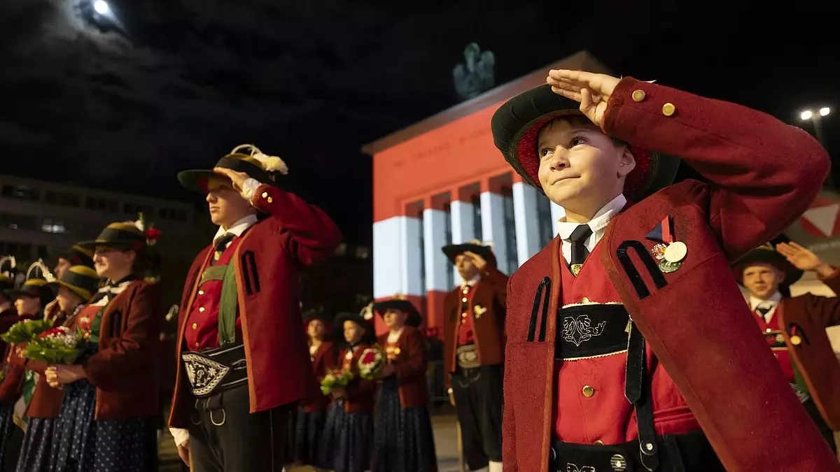 Traditionell am Vorabend des Nationalfeiertages findet der Große Österreichische Zapfenstreich statt.