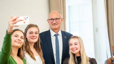 Klasse der HBLFA Tirol Rotholz trifft Landeshauptmann Mattle