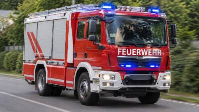 Dunkler Rauch aus Fenster löst Feuerwehreinsatz aus