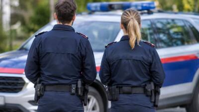 E-Moped-Lenker fährt bei Rot in eine Kreuzung in Salzburg