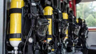 Feuerwehr löscht Kleintransporter-Brand auf der B17 bei Wiener Neustadt