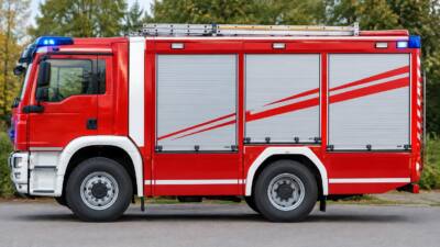 Feuerwehr Penk-Altendorf zieht Pkw am Forst aus dem Graben