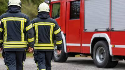 Feuerwehr schafft Fensterzugang zu Wohnung am Achenweg