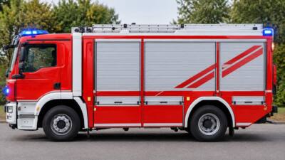 Feuerwehr schützt Nachbarhaus bei Wohnhausbrand in Klingenbach