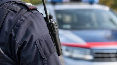 Führerloser Traktor kracht im Bezirk Steyr-Land gegen Hausmauer
