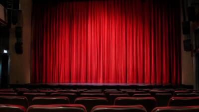 Land lädt Volksschüler aus Villach-Land und Villach ins Theater ein