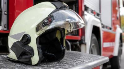 Lenker befreit Auto in Pressbaum selbst aus dem Zaun