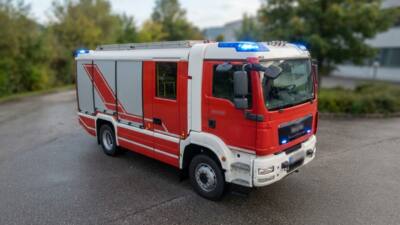 Lenker bringt brennendes Gespann aus dem Schönbergtunnel