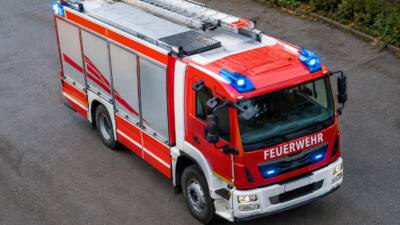 Lkw-Pkw-Kollision auf B143 in Vöcklabruck verletzt eine Person