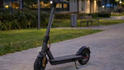 Müdigkeit verschlechtert abends das Fahren mit E-Scootern