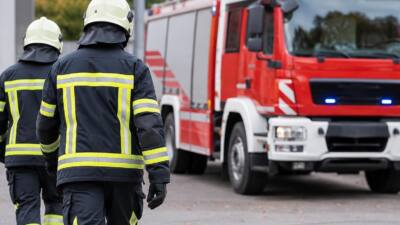 Nach Fahrzeugkollision macht Feuerwehr Purkersdorf die Fahrbahn frei