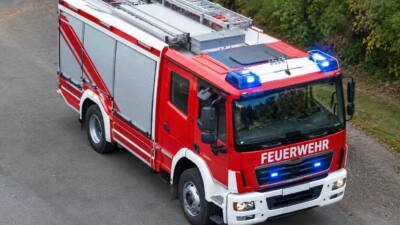 Pkw gerät in Straßburg während der Fahrt in Brand