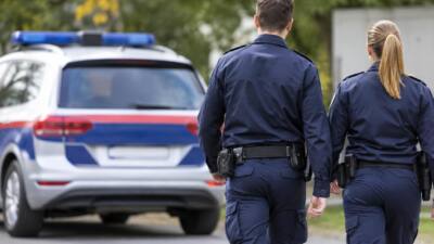 Pkw prallt auf B179 in Reutte gegen Stützmauer