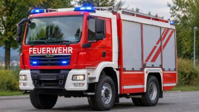 Pkw samt Anhänger stürzt in Arriach ab