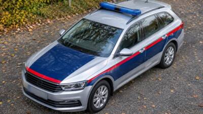 Pkw überschlägt sich auf der B3, 17-Jähriger im Bezirk Perg verletzt