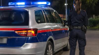 Pkw überschlägt sich in Leonding, zwei Insassen verletzt