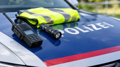 Polizei hält Linienbus in Innsbruck nach Türmeldung an