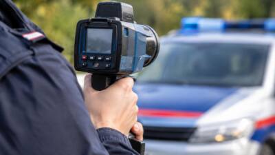 Polizei misst Pkw auf der B76 bei Johngraben mit 196 km/h