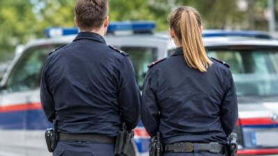 Radfahrer stürzt nach Pkw-Abbiegen in Asten