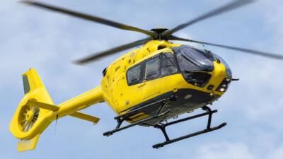 Rettungsdienst rettet eingeschlossene Person nach Unfall auf der B16