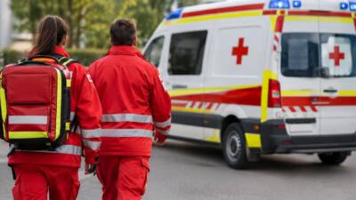 Teleskoplader kippt in Haibach um und erdrückt achtjährigen Buben