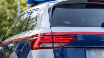 Traktor stürzt in Bach in Faak am See, Lenker verletzt