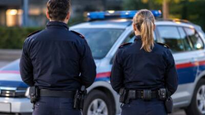 Unbekannter beschädigt Sportrasen eines Fußballplatzes in Imst