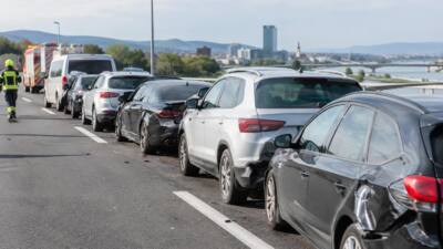 Unfall mit sieben Fahrzeugen verzögert Verkehr auf A7 bei Linz