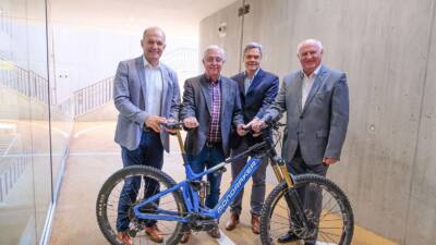 Radwegrampen am Bahnhof Himberg sind nun in Betrieb
